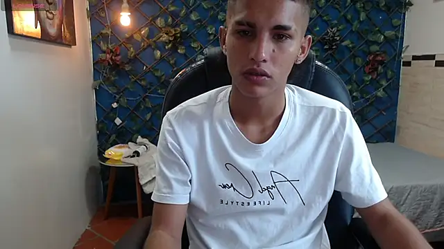 Snapshot of LiamBlack16 chatting on 10/23/25, 12:15 LiamBlack16 online show from 10/23/25, 12:15