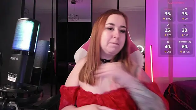 Snapshot of MissNyrra chatting on 10/07/25, 10:56 MissNyrra online show from 10/07/25, 10:56