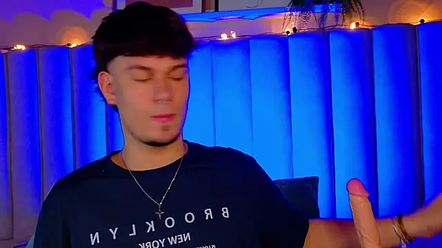 LiamThunder05  online show from 11/03/25, 03:08