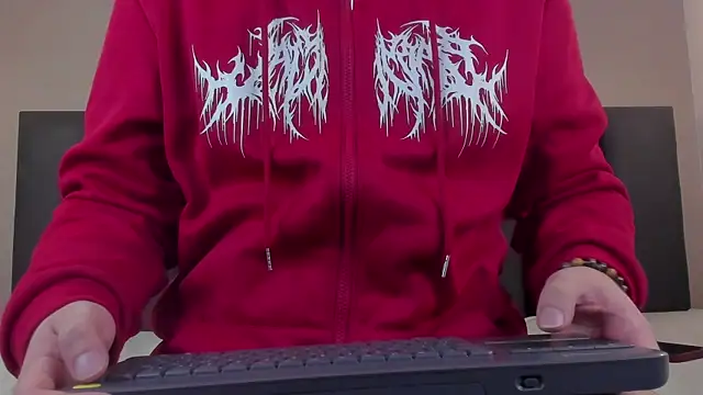 LiamThunder05  online show from 11/18/25, 03:12