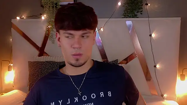 LiamThunder05  online show from 11/28/25, 02:58