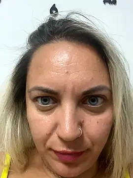 Snapshot of Daiana_Andra chatting on 10/05/25, 10:07 Daiana Andra online show from 10/05/25, 10:07