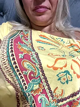 Snapshot of Daiana_Andra chatting on 10/12/25, 08:52 Daiana Andra online show from 10/12/25, 08:52