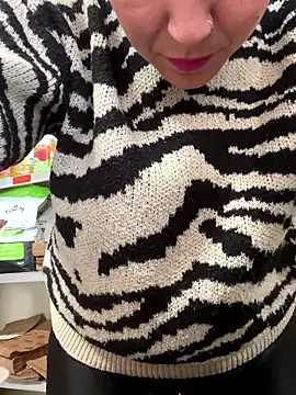 Snapshot of Daiana_Andra chatting on 10/18/25, 10:16 Daiana Andra online show from 10/18/25, 10:16