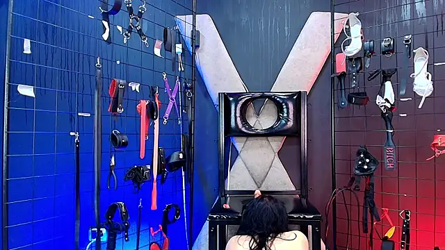 Snapshot of MrKiara_Queen_BDSM_ chatting on 10/15/25, 01:00 MrKiara Queen BDSM  online show from 10/15/25, 01:00
