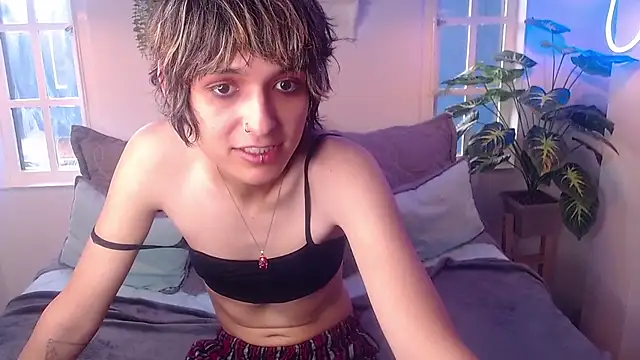 noellee   online show from 10/21/25, 01:56