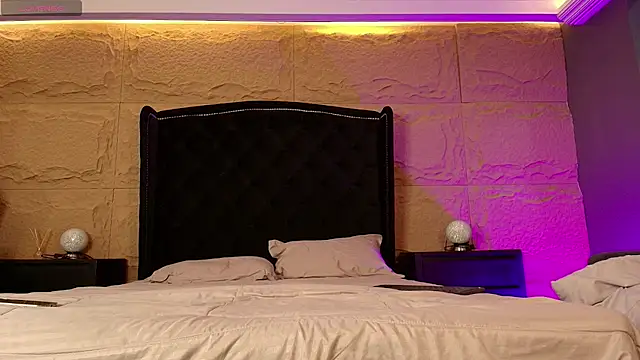 naomi hill1 online show from 10/16/25, 08:32