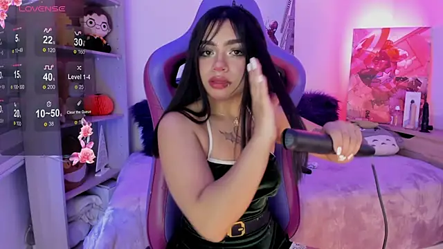 Snapshot of emma_soffia chatting on 11/14/25, 11:24 emma soffia online show from 11/14/25, 11:24