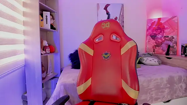 Snapshot of emma_soffia chatting on 11/24/25, 07:35 emma soffia online show from 11/24/25, 07:35