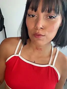 Snapshot of Qadeshoficial chatting on 11/05/25, 08:42 Qadeshoficial online show from 11/05/25, 08:42