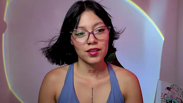 Snapshot of Qadeshoficial chatting on 11/08/25, 09:13 Qadeshoficial online show from 11/08/25, 09:13