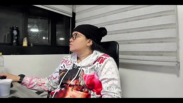 Xander Taylor  online show from 10/16/25, 04:13