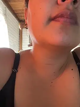 Snapshot of Cami_Moon1 chatting on 10/14/25, 04:08 Cami Moon1 online show from 10/14/25, 04:08