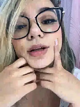 Snapshot of Amy_thompson01 chatting on 10/20/25, 08:15 Amy thompson01 online show from 10/20/25, 08:15