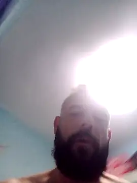 Snapshot of kikecastella chatting on 10/04/25, 02:20 kikecastella online show from 10/04/25, 02:20