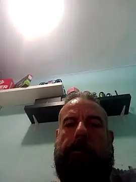 Snapshot of kikecastella chatting on 10/20/25, 01:33 kikecastella online show from 10/20/25, 01:33