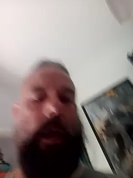 Snapshot of kikecastella chatting on 10/21/25, 03:13 kikecastella online show from 10/21/25, 03:13