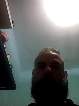 Snapshot of kikecastella chatting on 10/22/25, 10:42 kikecastella online show from 10/22/25, 10:42