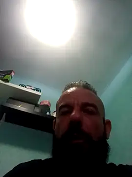 Snapshot of kikecastella chatting on 10/29/25, 03:58 kikecastella online show from 10/29/25, 03:58