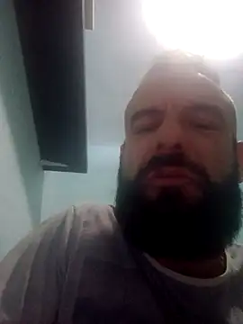 Snapshot of kikecastella chatting on 10/31/25, 04:13 kikecastella online show from 10/31/25, 04:13