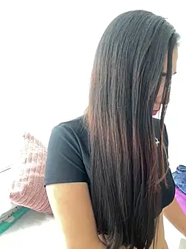 Snapshot of SabrinaEvanss_ chatting on 10/18/25, 04:19 SabrinaEvanss  online show from 10/18/25, 04:19