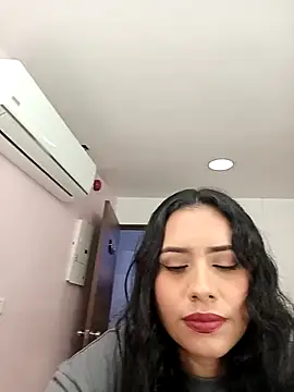 Snapshot of VictoriaVixxen chatting on 10/15/25, 02:44 VictoriaVixxen online show from 10/15/25, 02:44