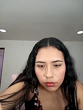 Snapshot of VictoriaVixxen chatting on 10/18/25, 02:47 VictoriaVixxen online show from 10/18/25, 02:47