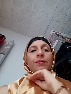 Snapshot of Aafsha_ chatting on 12/21/25, 11:28 Aafsha online show from 12/21/25, 11:28