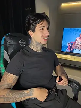 Snapshot of RealGdiass chatting on 10/04/25, 03:48 RealGdiass online show from 10/04/25, 03:48