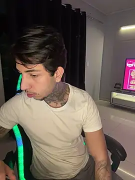 Snapshot of RealGdiass chatting on 10/29/25, 12:13 RealGdiass online show from 10/29/25, 12:13