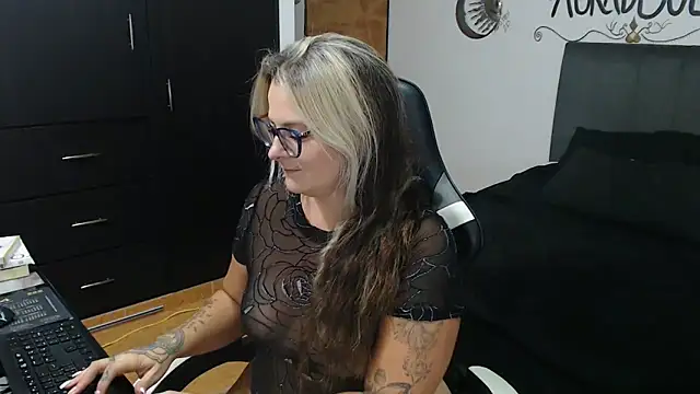 Snapshot of perlagoloza05 chatting on 11/08/25, 03:29 perlagoloza05 online show from 11/08/25, 03:29