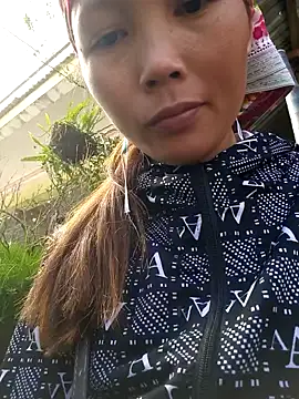 hanghuong online show from 10/10/25, 03:16