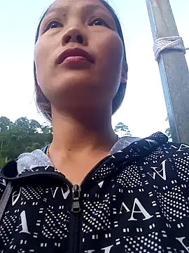 hanghuong online show from 10/11/25, 11:58