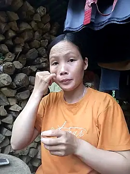 hanghuong online show from 10/15/25, 12:11