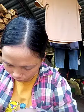 hanghuong online show from 10/18/25, 01:08