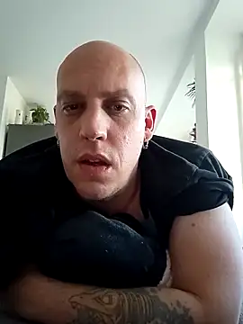 Snapshot of Kobradera1984 chatting on 10/13/25, 02:39 Kobradera1984 online show from 10/13/25, 02:39