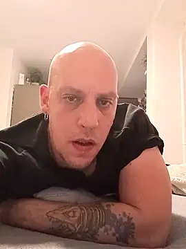 Snapshot of Kobradera1984 chatting on 10/17/25, 03:58 Kobradera1984 online show from 10/17/25, 03:58