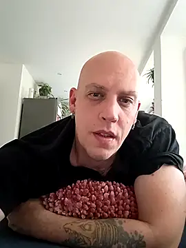 Snapshot of Kobradera1984 chatting on 10/25/25, 06:32 Kobradera1984 online show from 10/25/25, 06:32