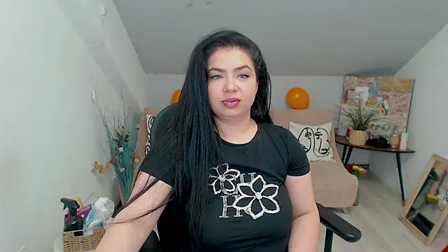 DennysseCharm online show from 10/28/25, 07:38