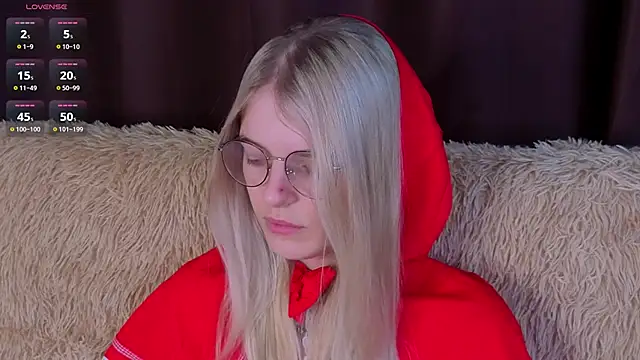 Snapshot of MonicaShiny chatting on 11/21/25, 05:44 MonicaShiny online show from 11/21/25, 05:44