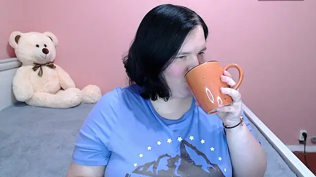 Snapshot of _alexandra_ray_ chatting on 10/17/25, 11:46  alexandra ray  online show from 10/17/25, 11:46
