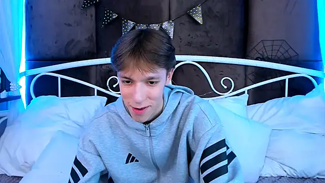 Snapshot of MarkBranston chatting on 11/02/25, 11:23 MarkBranston online show from 11/02/25, 11:23