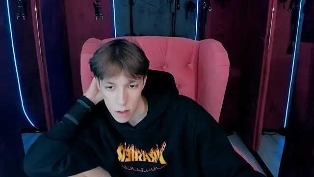 Snapshot of MarkBranston chatting on 11/07/25, 03:12 MarkBranston online show from 11/07/25, 03:12