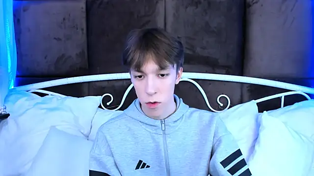 Snapshot of MarkBranston chatting on 11/15/25, 02:46 MarkBranston online show from 11/15/25, 02:46