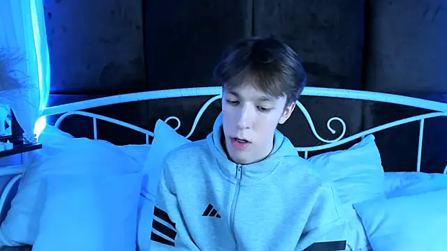 Snapshot of MarkBranston chatting on 11/17/25, 10:54 MarkBranston online show from 11/17/25, 10:54