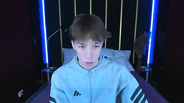 Snapshot of MarkBranston chatting on 11/19/25, 05:51 MarkBranston online show from 11/19/25, 05:51