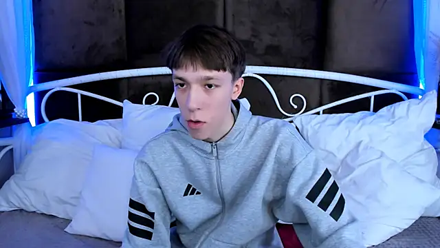 Snapshot of MarkBranston chatting on 11/23/25, 10:48 MarkBranston online show from 11/23/25, 10:48