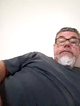 Snapshot of bozocwb chatting on 10/26/25, 03:18 bozocwb online show from 10/26/25, 03:18