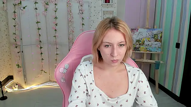 Snapshot of Emma_Garcias chatting on 10/15/25, 12:05 Emma Garcias online show from 10/15/25, 12:05