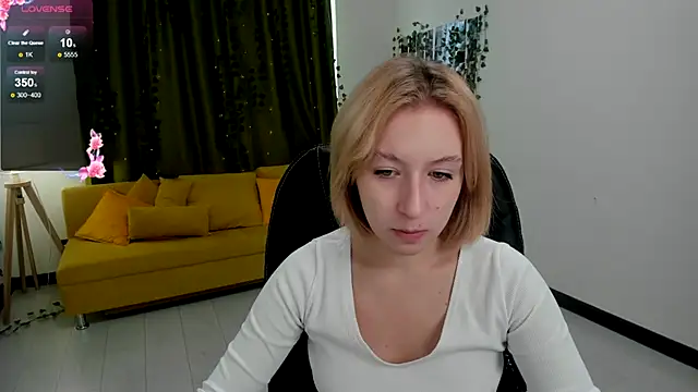 Snapshot of Emma_Garcias chatting on 10/17/25, 11:24 Emma Garcias online show from 10/17/25, 11:24